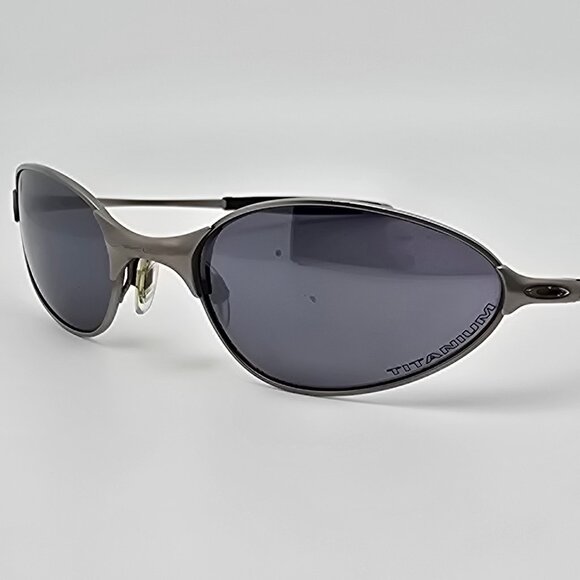 Oakley 05-807 C Wire Titanium Frame Titanium Iridium Lens Sunglasses w Flexhinge - Picture 3 of 16